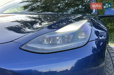 Седан Tesla Model 3 2021 в 