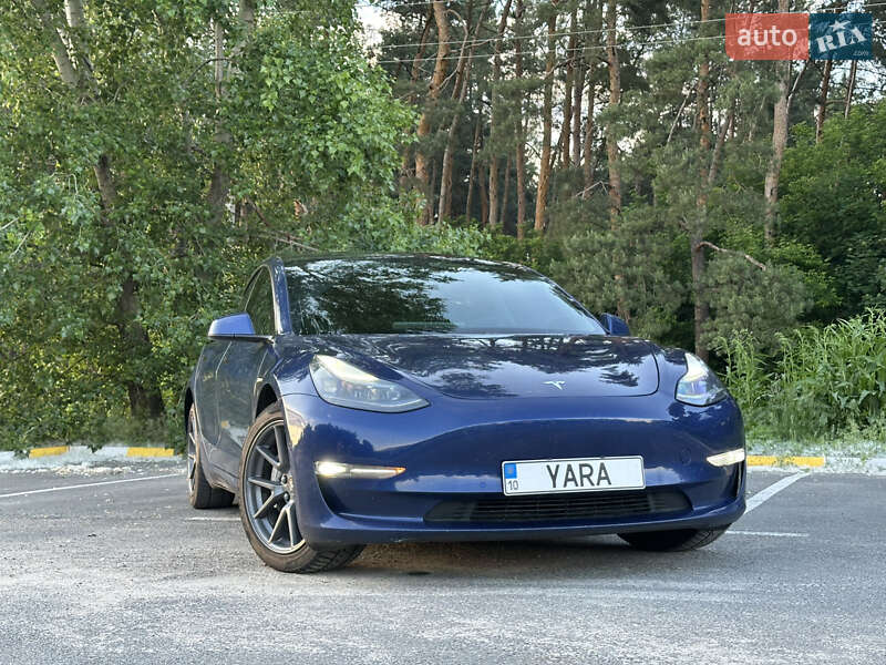 Седан Tesla Model 3 2021 в Києві