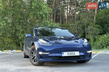 Седан Tesla Model 3 2021 в 