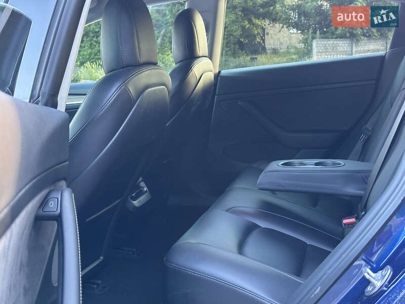 Седан Tesla Model 3 2021 в Києві