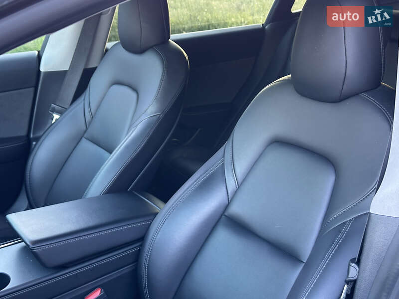 Седан Tesla Model 3 2021 в Києві