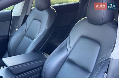 Седан Tesla Model 3 2021 в 