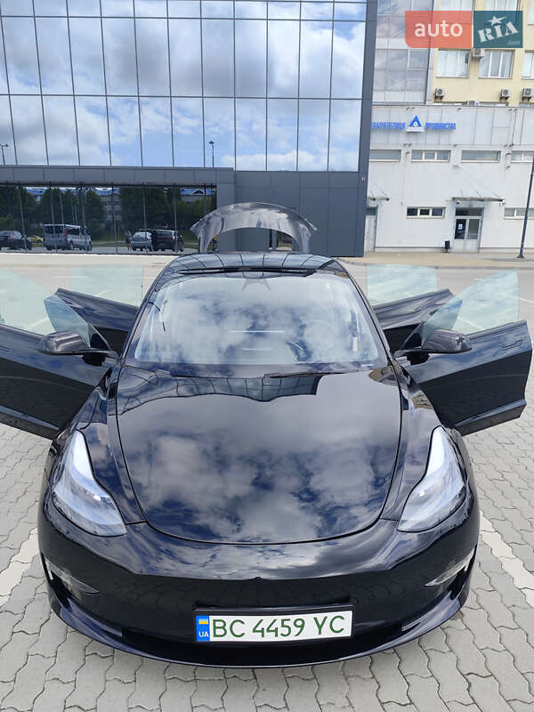 Седан Tesla Model 3 2023 в Львове