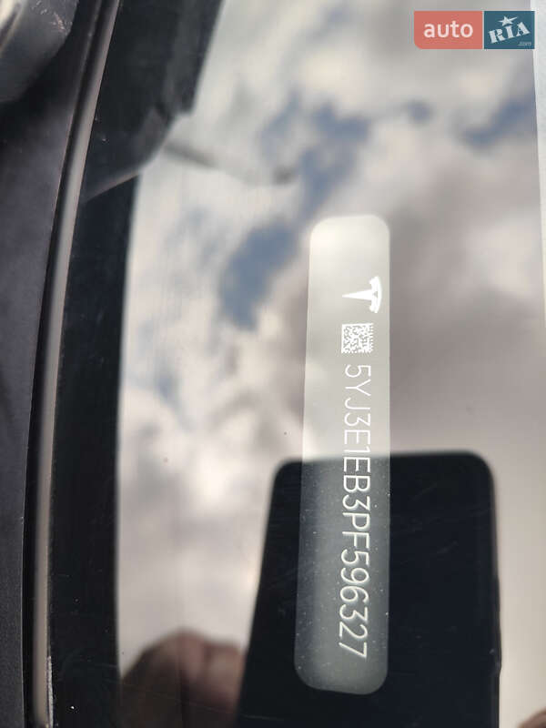 Седан Tesla Model 3 2023 в Львове