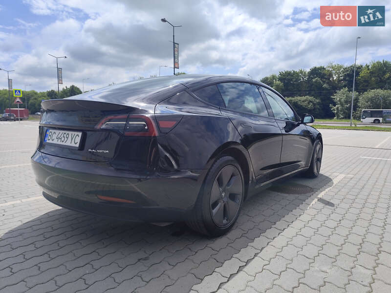 Седан Tesla Model 3 2023 в Львове