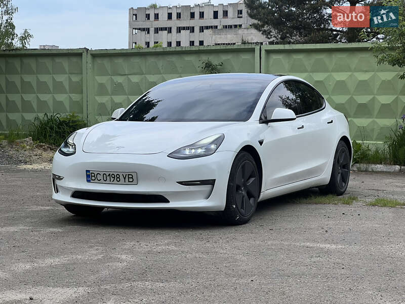 Седан Tesla Model 3 2021 в 