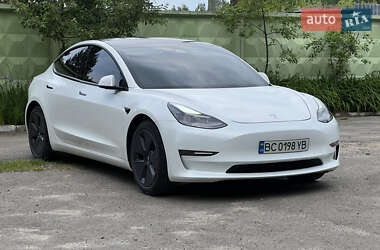 Седан Tesla Model 3 2021 в 