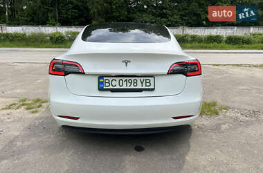 Седан Tesla Model 3 2021 в 