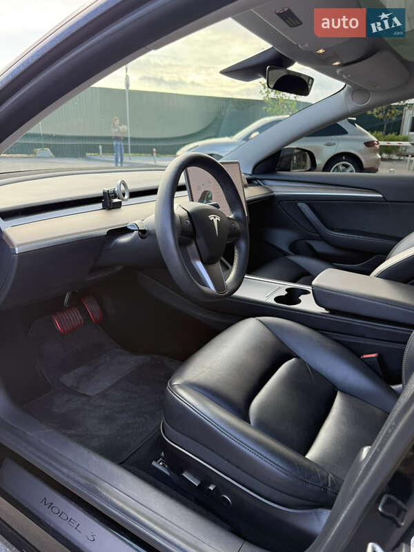 Седан Tesla Model 3 2021 в Киеве