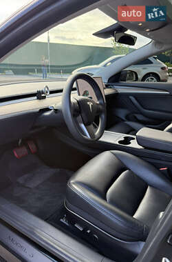 Седан Tesla Model 3 2021 в 