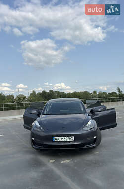Седан Tesla Model 3 2022 в 