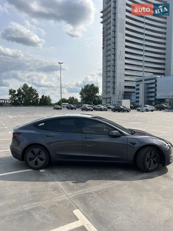Седан Tesla Model 3 2022 в Києві