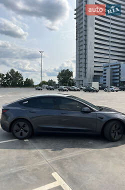 Седан Tesla Model 3 2022 в 