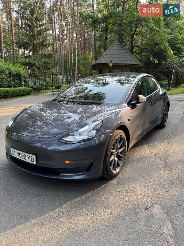 Седан Tesla Model 3 2023 в Киеве