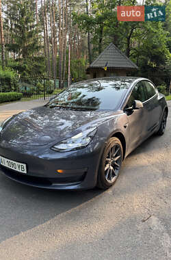 Седан Tesla Model 3 2023 в 