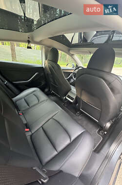 Седан Tesla Model 3 2023 в 