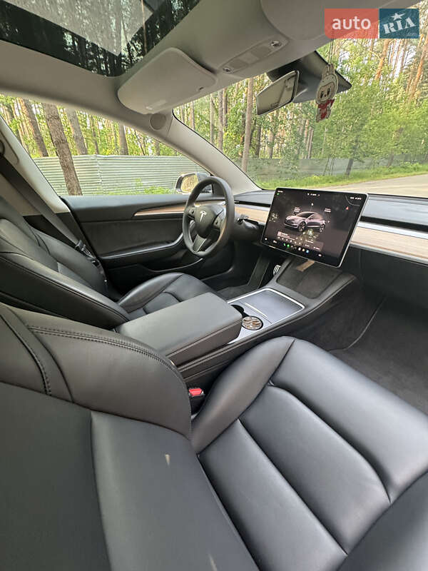 Седан Tesla Model 3 2023 в Киеве