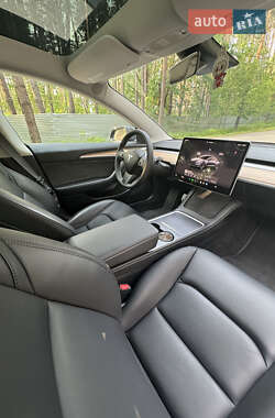 Седан Tesla Model 3 2023 в 
