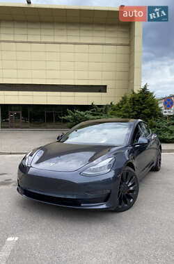 Седан Tesla Model 3 2021 в 