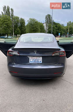 Седан Tesla Model 3 2021 в 