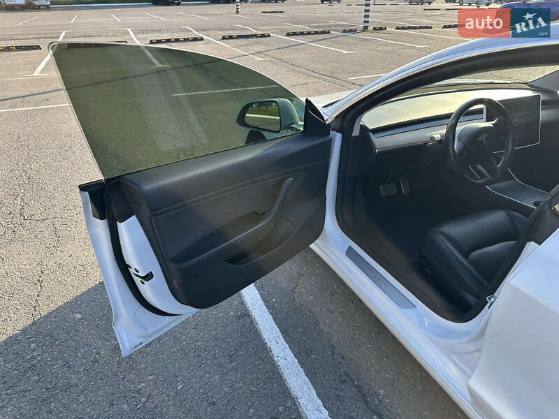 Седан Tesla Model 3 2019 в Дніпрі