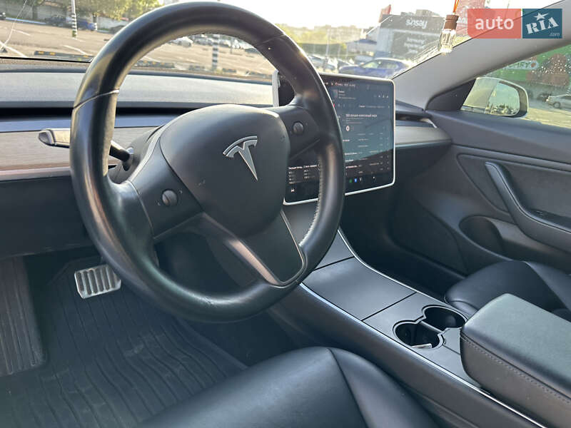 Седан Tesla Model 3 2019 в Дніпрі