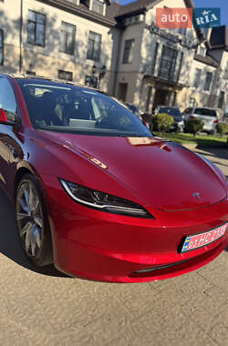 Седан Tesla Model 3 2024 в 