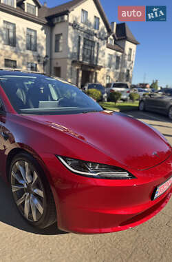 Седан Tesla Model 3 2024 в Стрию