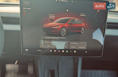 Седан Tesla Model 3 2024 в 