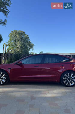 Седан Tesla Model 3 2024 в 