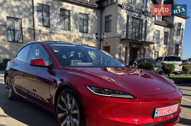Седан Tesla Model 3 2024 в 