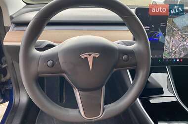 Седан Tesla Model 3 2020 в 