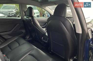 Седан Tesla Model 3 2020 в 