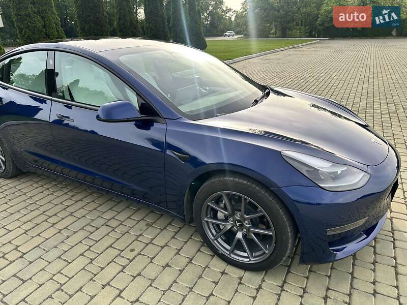 Седан Tesla Model 3 2022 в Одессе