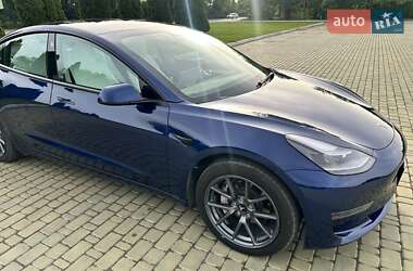 Седан Tesla Model 3 2022 в 