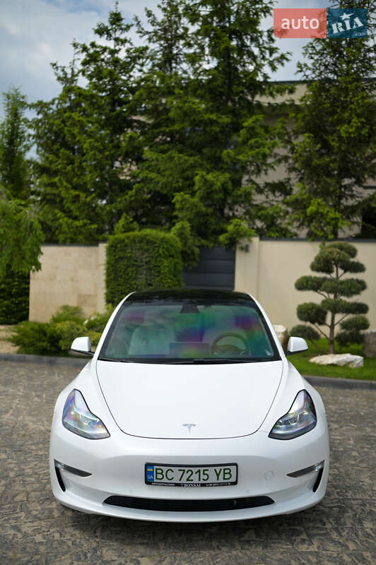 Седан Tesla Model 3 2022 в Львове