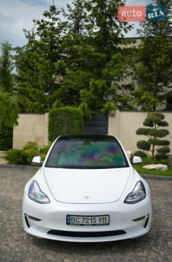Седан Tesla Model 3 2022 в 
