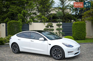 Седан Tesla Model 3 2022 в Львове