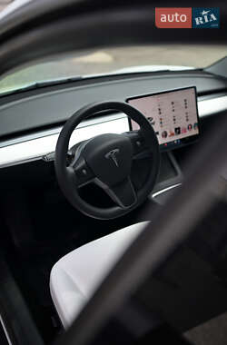 Седан Tesla Model 3 2022 в Львове