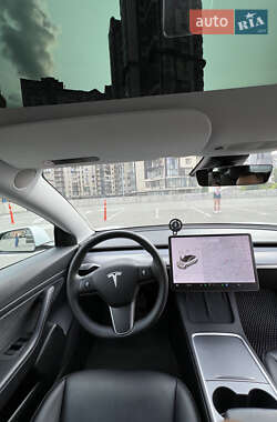 Седан Tesla Model 3 2021 в 