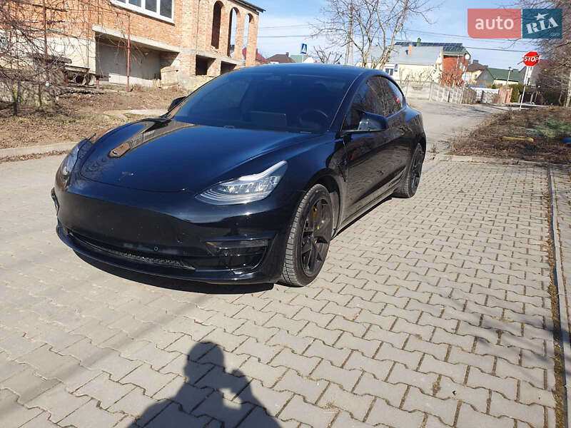 Седан Tesla Model 3 2020 в 