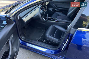 Седан Tesla Model 3 2020 в 