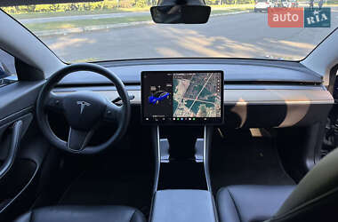 Седан Tesla Model 3 2020 в 