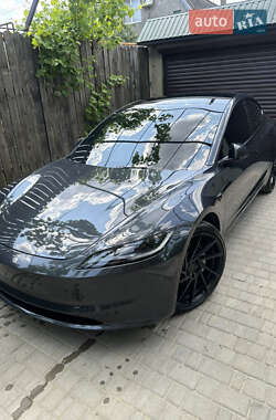 Седан Tesla Model 3 2024 в 
