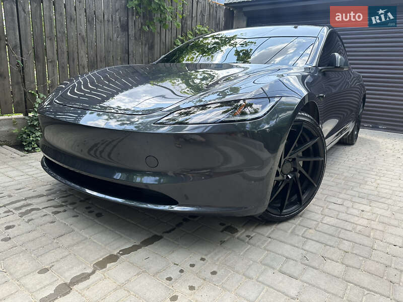 Седан Tesla Model 3 2024 в Чорноморську