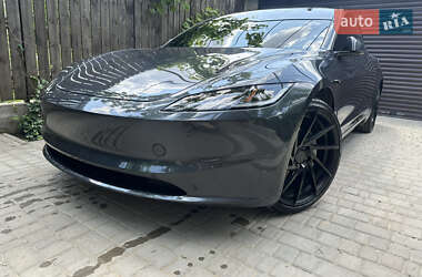 Седан Tesla Model 3 2024 в 