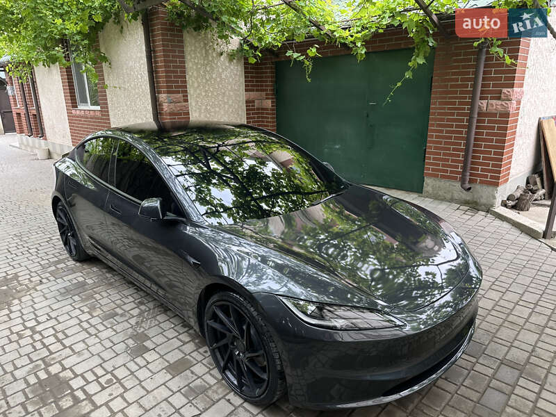 Седан Tesla Model 3 2024 в Чорноморську