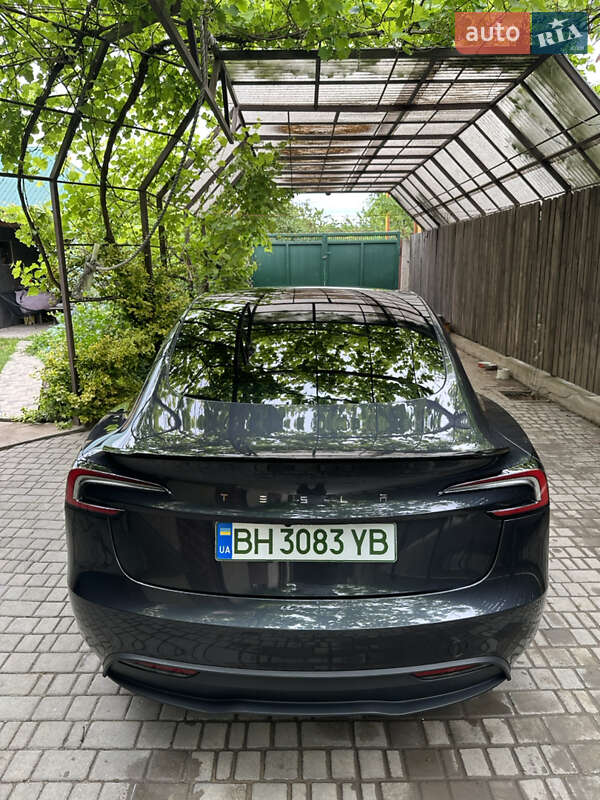 Седан Tesla Model 3 2024 в Чорноморську