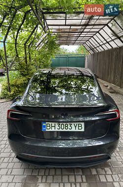 Седан Tesla Model 3 2024 в 