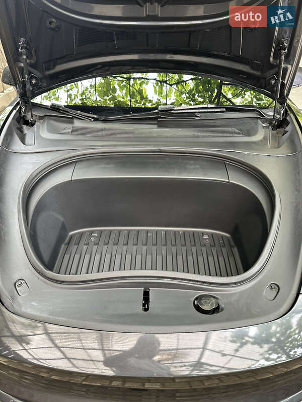 Седан Tesla Model 3 2024 в Чорноморську